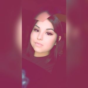 Meet your Posher, Larissa